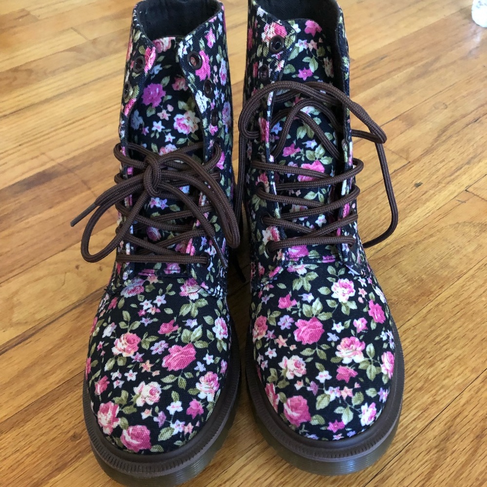 Floral Dr. martens size 6 ladies
